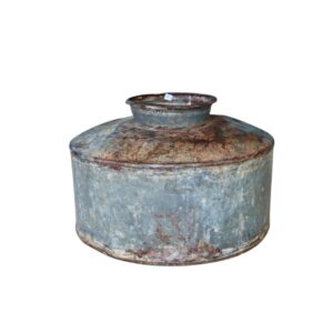 Oude metalen vaas.